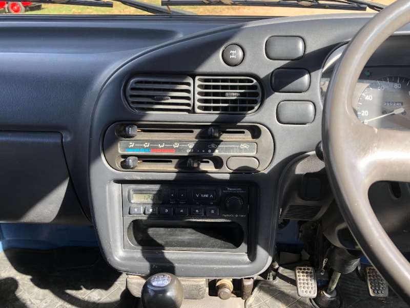 1994 Daihatsu Hijet - Image 4