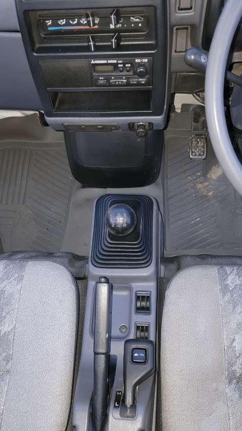 1994 Mitsubishi Minicab - Image 9